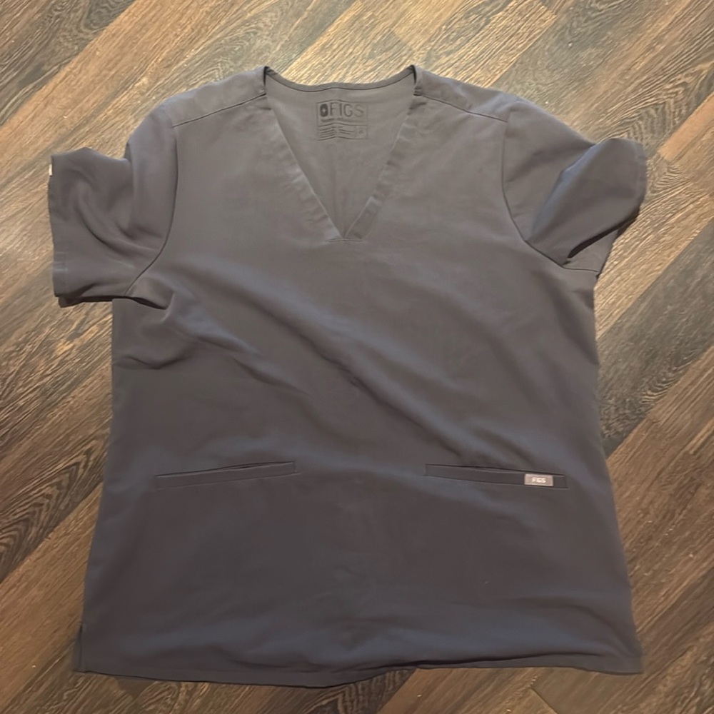 Figs Casma Three-Pocket Scrub Top
